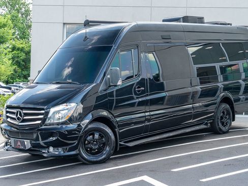 Used 2017 Mercedes-Benz Sprinter 2500 image 2