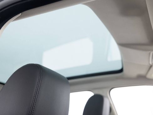 Used 2015 Land Rover Range Rover Evoque Pure Premium image 32