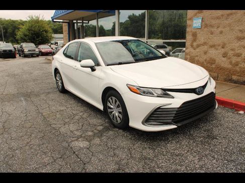 Used 2022 Toyota Camry LE FWD image 1