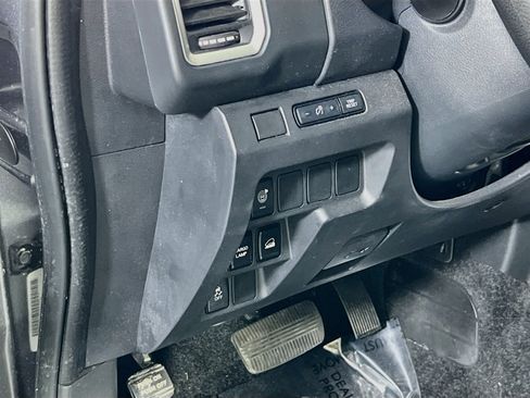 Used 2023 Nissan Frontier SV w/ Technology Package AWD/4WD image 10