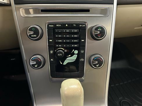 Used 2011 Volvo XC60 3.2 image 14