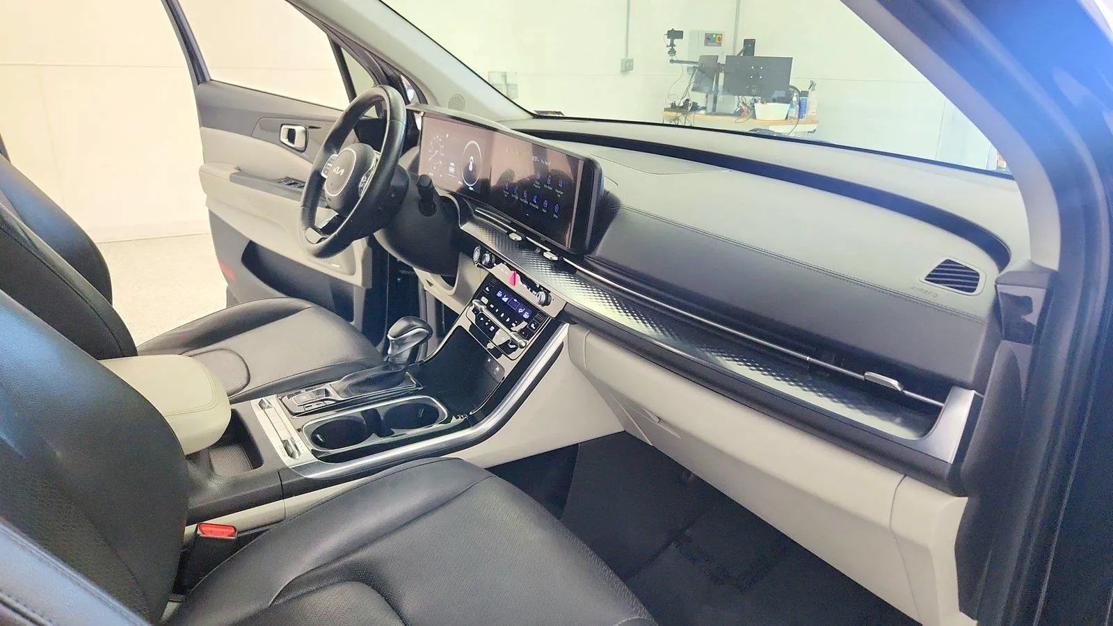 Used 2022 Kia Carnival SX Prestige FWD image 34