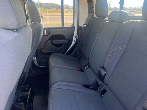 Used 2024 Jeep Gladiator Sport image 17