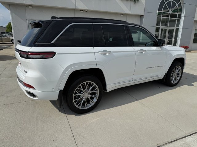 Used 2024 Jeep Grand Cherokee Summit w/ Luxury Tech Group V AWD/4WD image 8