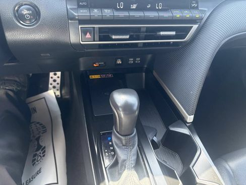 Used 2025 Toyota Camry SE FWD image 27