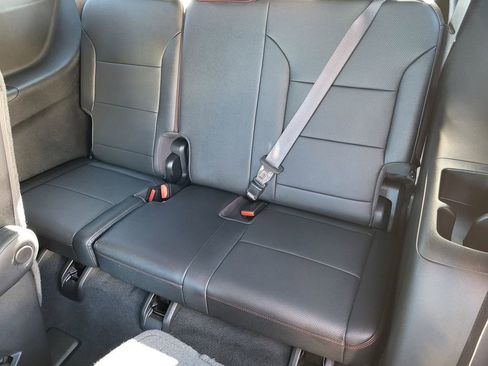 Used 2024 Chevrolet Traverse RS image 22