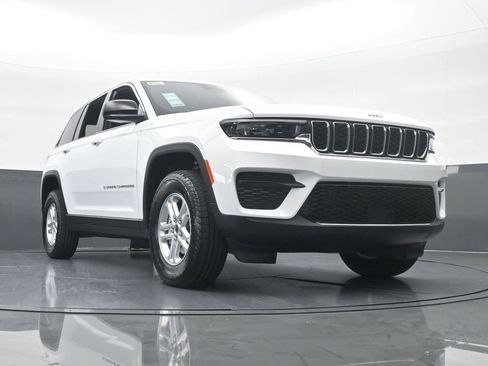 Used 2025 Jeep Grand Cherokee Laredo image 55