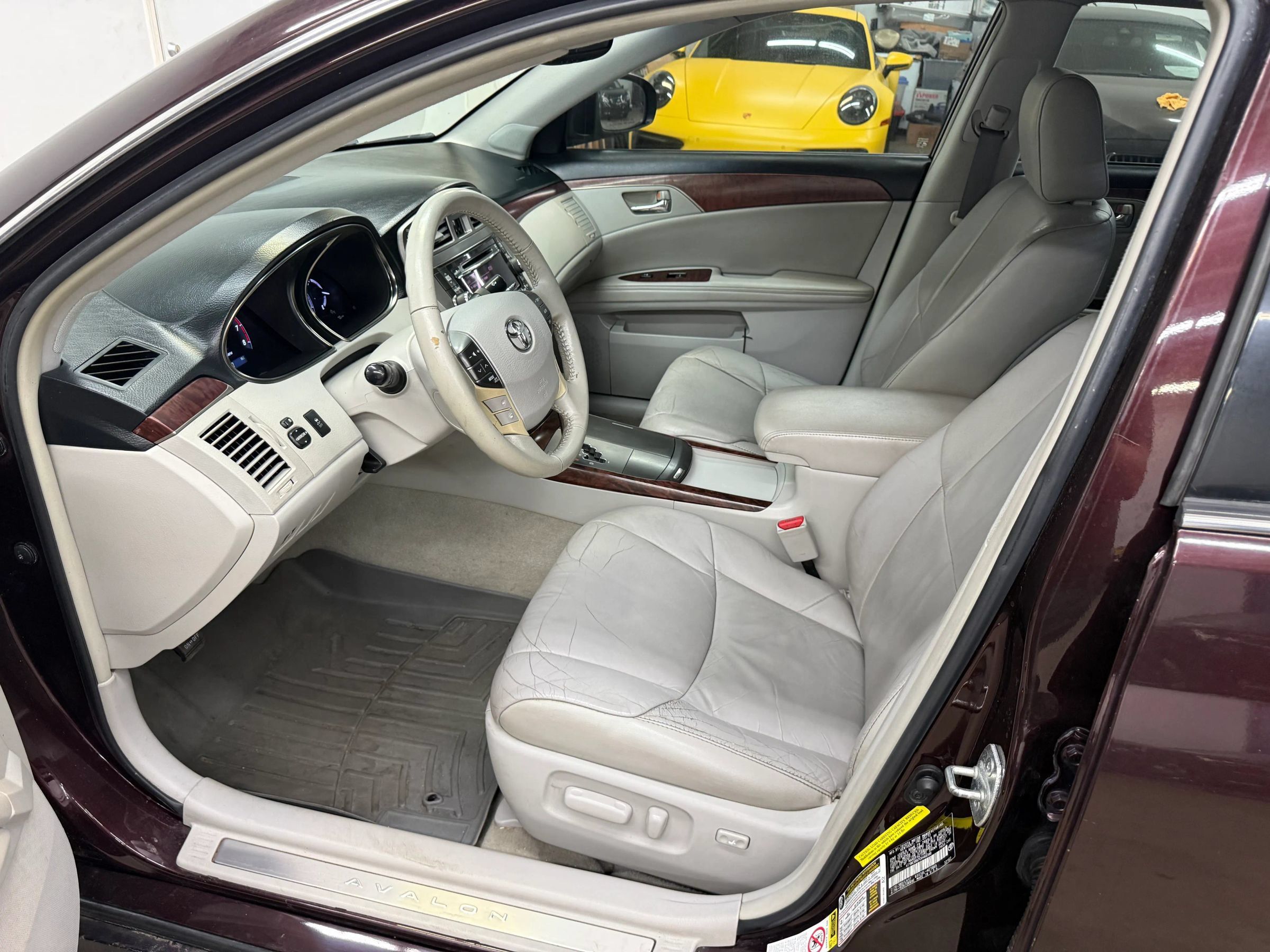 Used 2012 Toyota Avalon FWD image 12