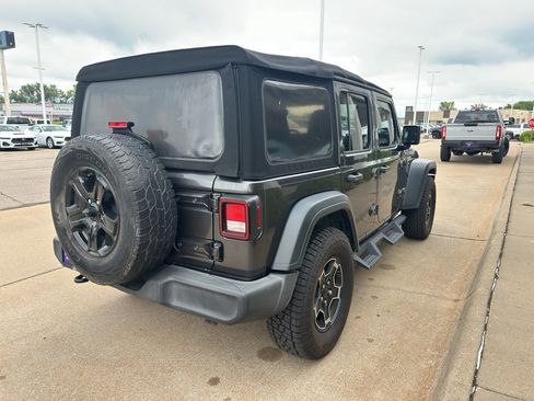 Used 2018 Jeep Wrangler Unlimited Sport S AWD/4WD image 5