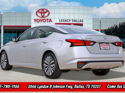 Used 2025 Nissan Altima 2.5 SV image 7