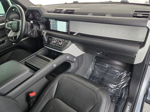 Used 2020 Land Rover Defender 110 HSE AWD/4WD image 18