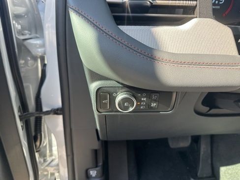 New 2026 Ford Explorer Active w/ Active Comfort Package image 18