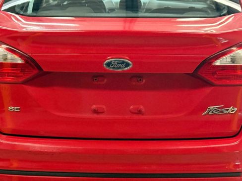 Used 2015 Ford Fiesta SE image 11
