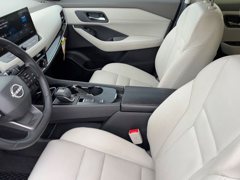 Certified 2025 Nissan Rogue SL image 17