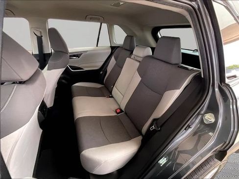 Used 2021 Toyota RAV4 XLE FWD image 16