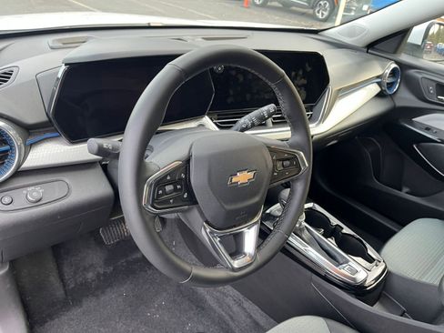 Used 2025 Chevrolet Trax LT w/ LT Convenience Package image 25