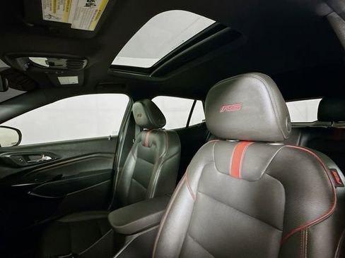 Used 2025 Chevrolet Trax RS w/ Sunroof Package FWD image 21