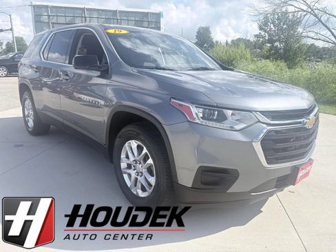 Used 2019 Chevrolet Traverse LS AWD/4WD image 1