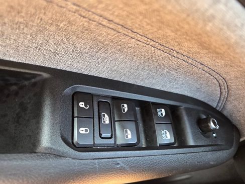 Used 2024 Jeep Compass Latitude AWD/4WD image 19
