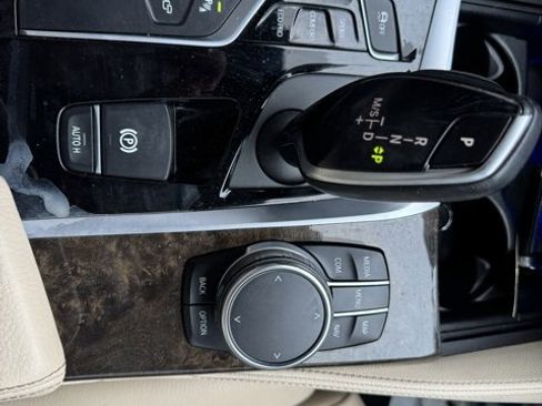 Used 2017 BMW 540i xDrive image 24