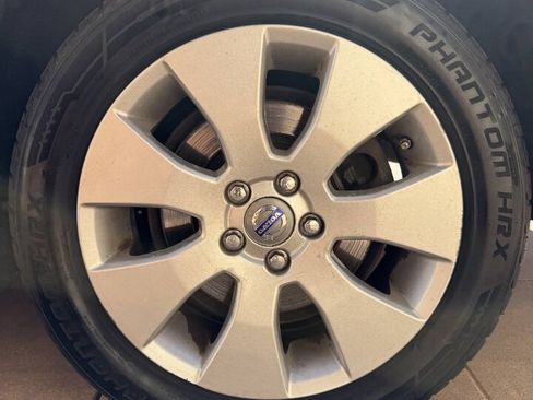 Used 2008 Volvo V70 FWD image 36