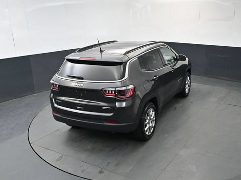 Used 2022 Jeep Compass Latitude w/ Sun and Sound Group AWD/4WD image 32