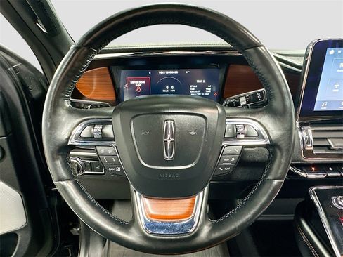 Used 2019 Lincoln Navigator Reserve image 12