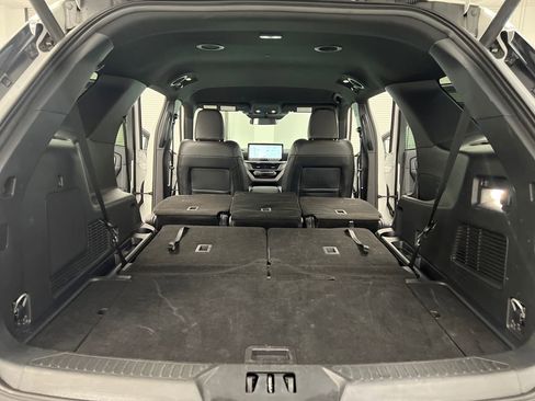 Used 2025 Ford Explorer ST-Line w/ ST-Line Street Pack image 37