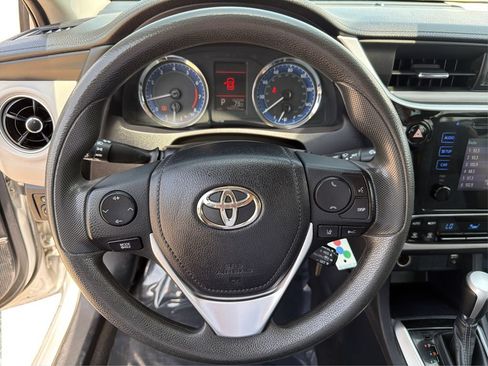 Used 2018 Toyota Corolla LE FWD image 17