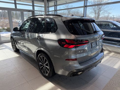 New 2026 BMW X5 xDrive40i w/ M Sport Package AWD/4WD image 4