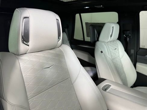 New 2026 Cadillac Escalade Platinum Sport w/ LPO, ONYX Package AWD/4WD image 35