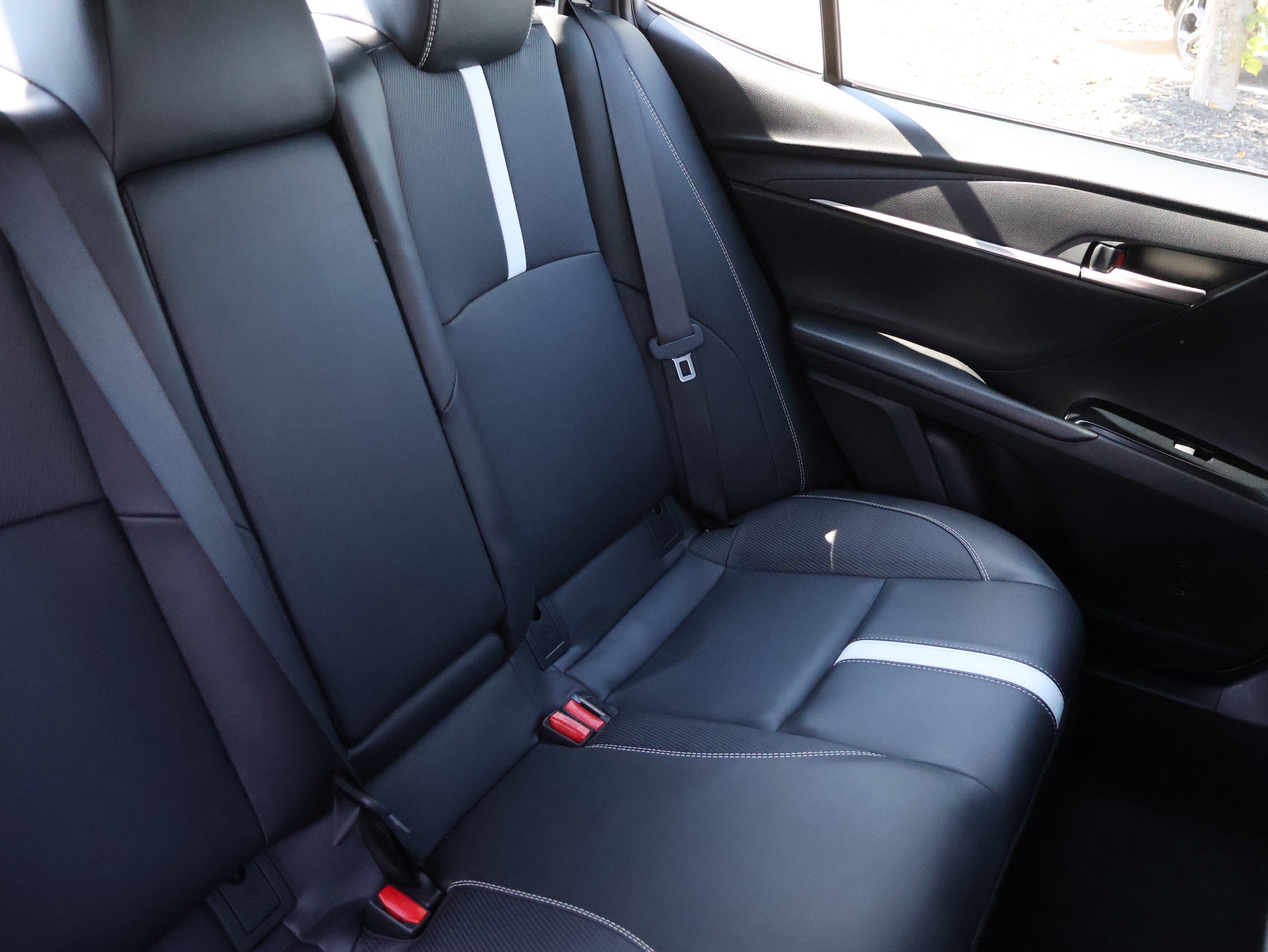 Used 2025 Toyota Camry SE FWD image 11