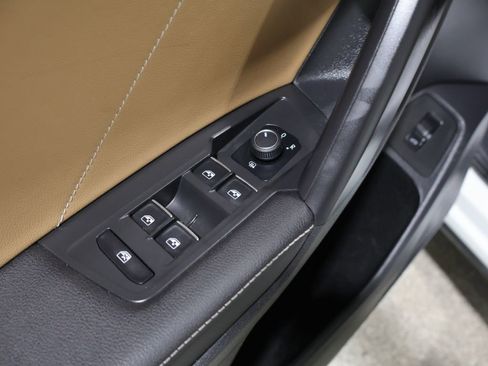 Used 2022 Volkswagen Tiguan SE AWD/4WD image 14