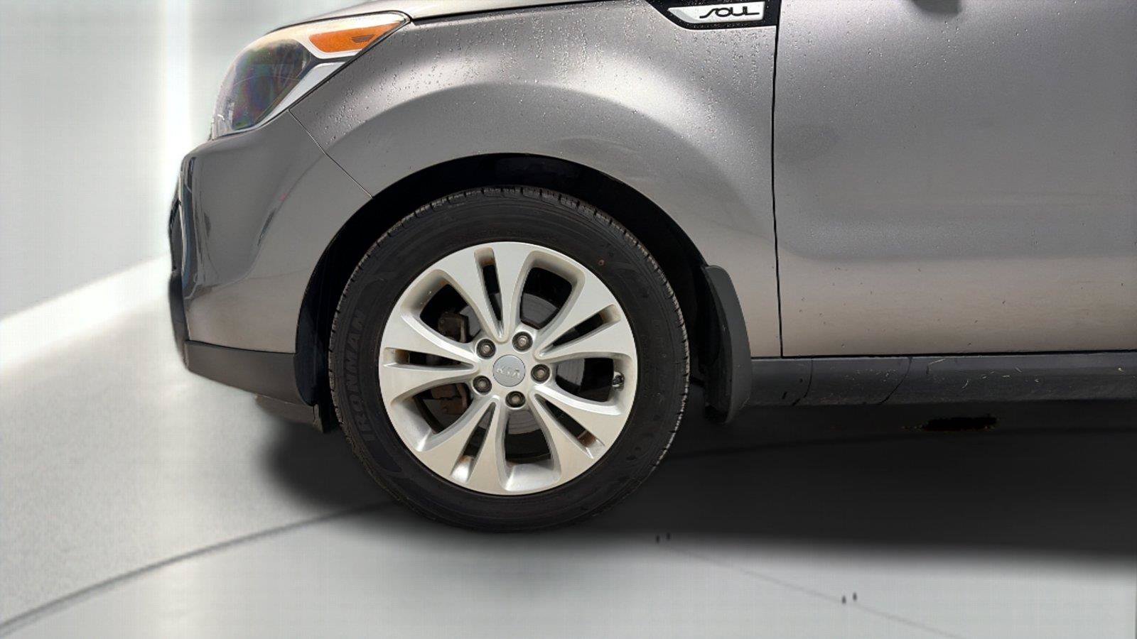 Used 2016 Kia Soul + w/ Audio Package FWD image 24