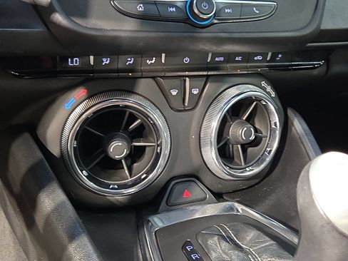 Used 2020 Chevrolet Camaro LT RWD image 30