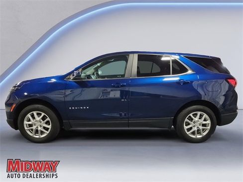 Used 2023 Chevrolet Equinox LT image 2