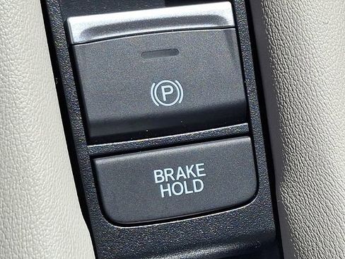 Certified 2023 Honda HR-V LX image 23