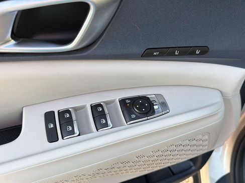 Used 2025 Kia Carnival SX FWD image 31