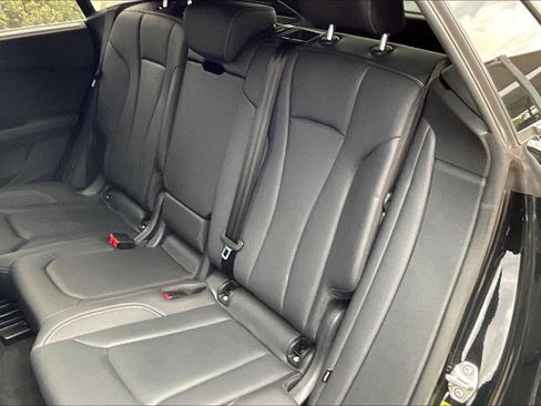 Used 2024 Audi Q8 Premium Plus w/ Premium Plus Package image 18