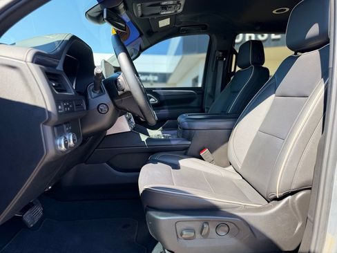 Used 2024 GMC Yukon SLT w/ SLT Luxury Package RWD image 9