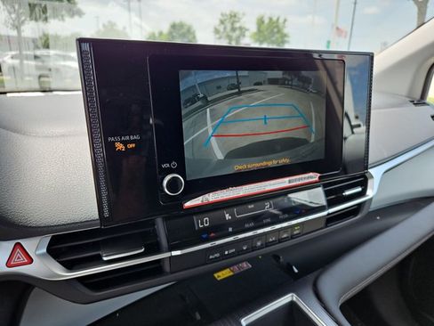 Certified 2025 Toyota Sienna LE FWD image 13
