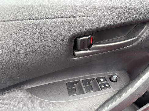 Used 2025 Toyota Corolla LE FWD image 13