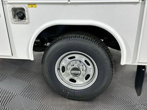 New 2026 Ford F250 XL w/ XL Chrome Package image 15
