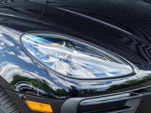 Certified 2025 Porsche Macan image 33