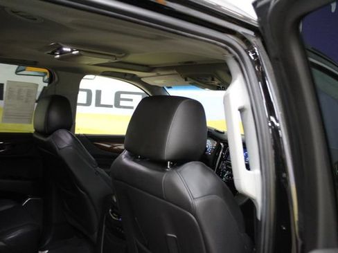 Used 2017 Cadillac Escalade ESV Premium Luxury AWD/4WD image 10