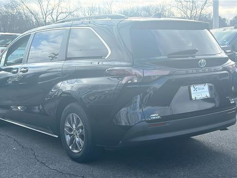 Used 2023 Toyota Sienna XLE image 4