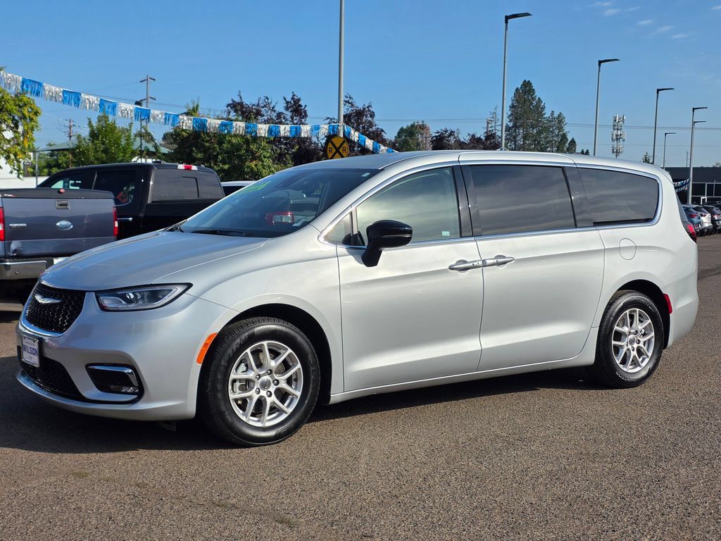 Used 2024 Chrysler Pacifica Touring-L FWD image 1