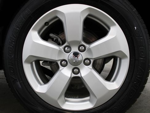 Used 2021 Jeep Compass Latitude w/ Sun and Sound Group AWD/4WD image 9