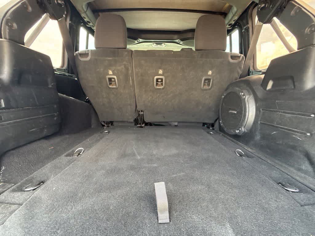 Used 2023 Jeep Wrangler Unlimited Sahara w/ Cold Weather Group AWD/4WD image 12