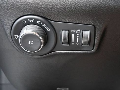 Used 2025 Jeep Compass Trailhawk AWD/4WD image 31